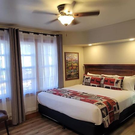 Crandell Mountain Lodge Waterton Park Buitenkant foto