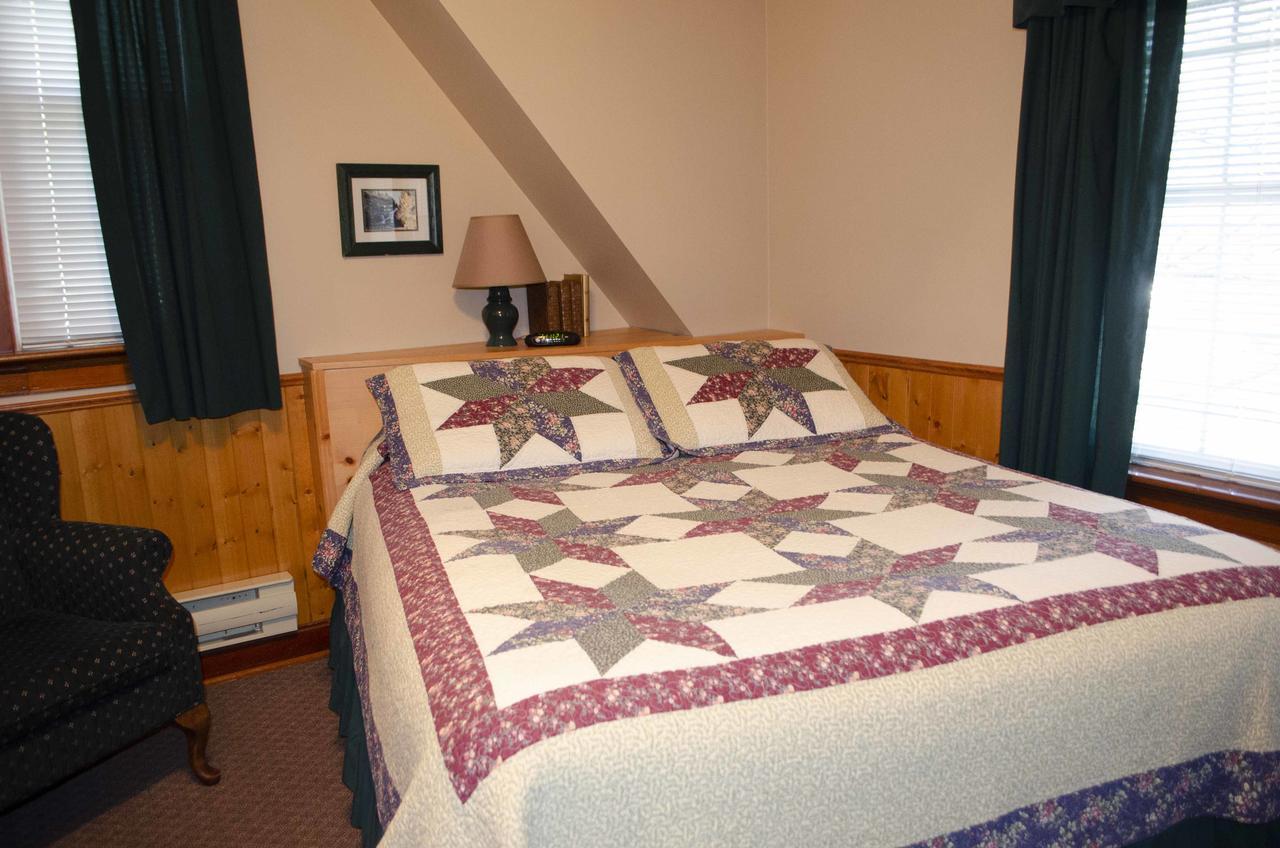 Crandell Mountain Lodge Waterton Park Buitenkant foto