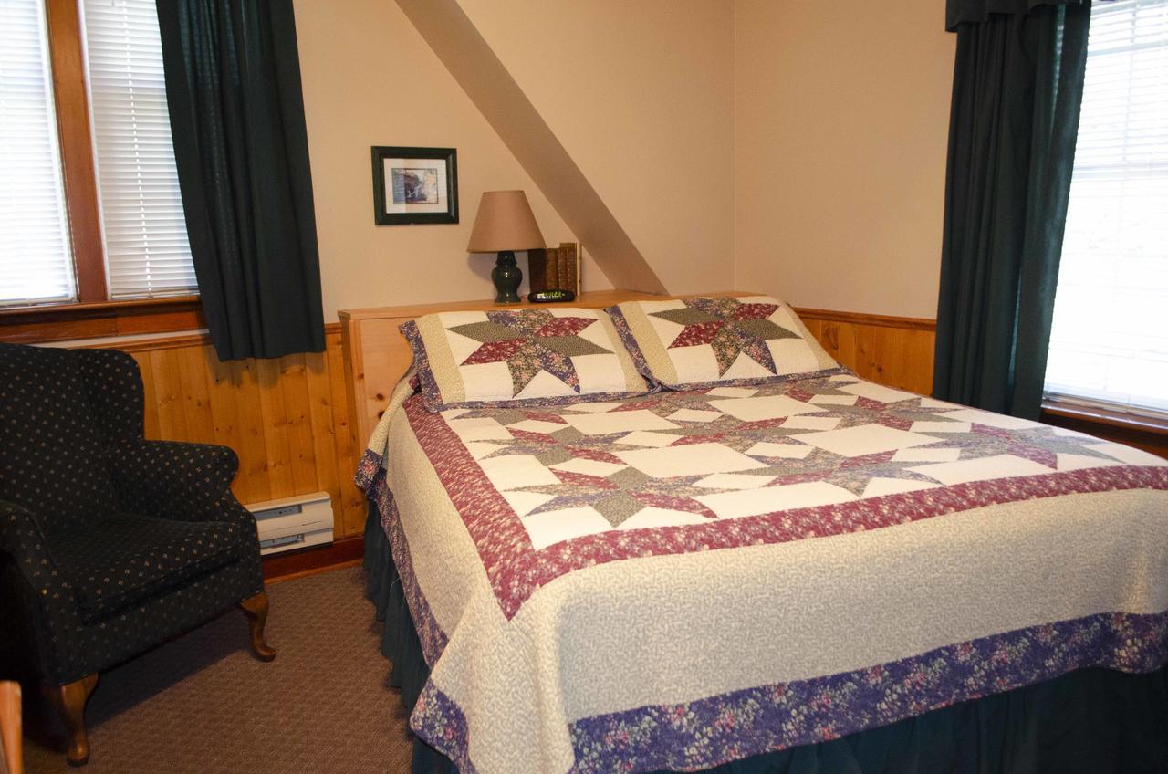 Crandell Mountain Lodge Waterton Park Buitenkant foto