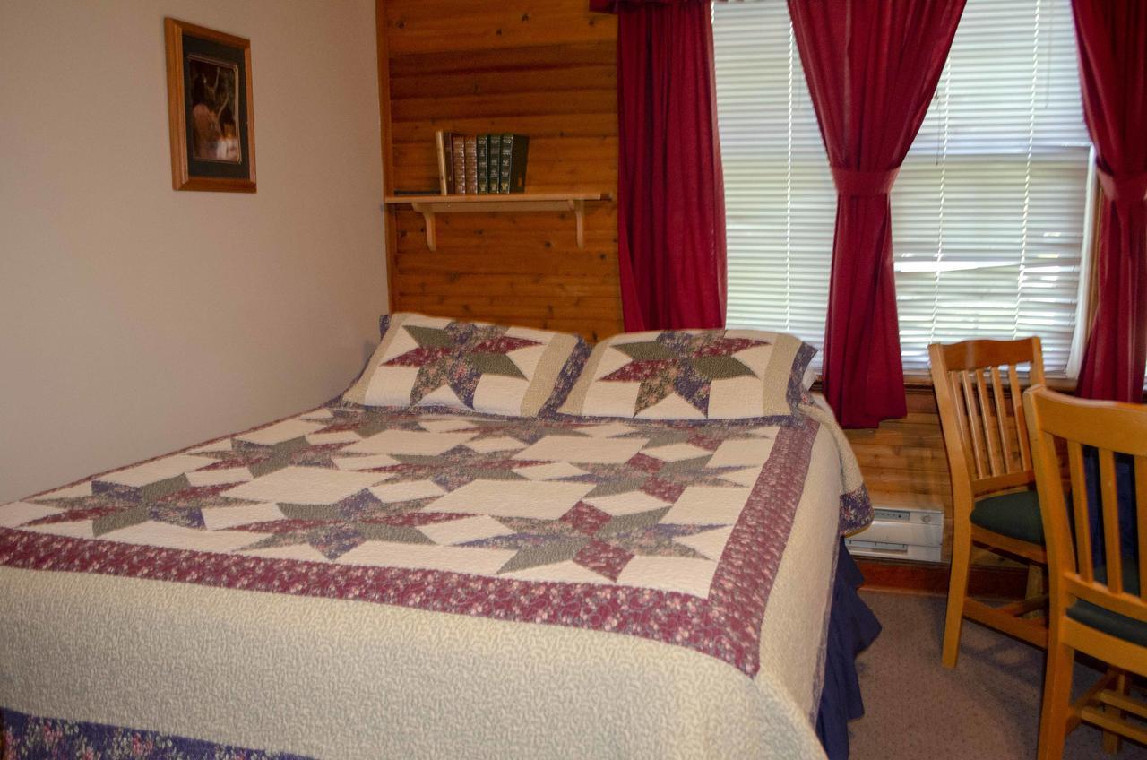 Crandell Mountain Lodge Waterton Park Buitenkant foto
