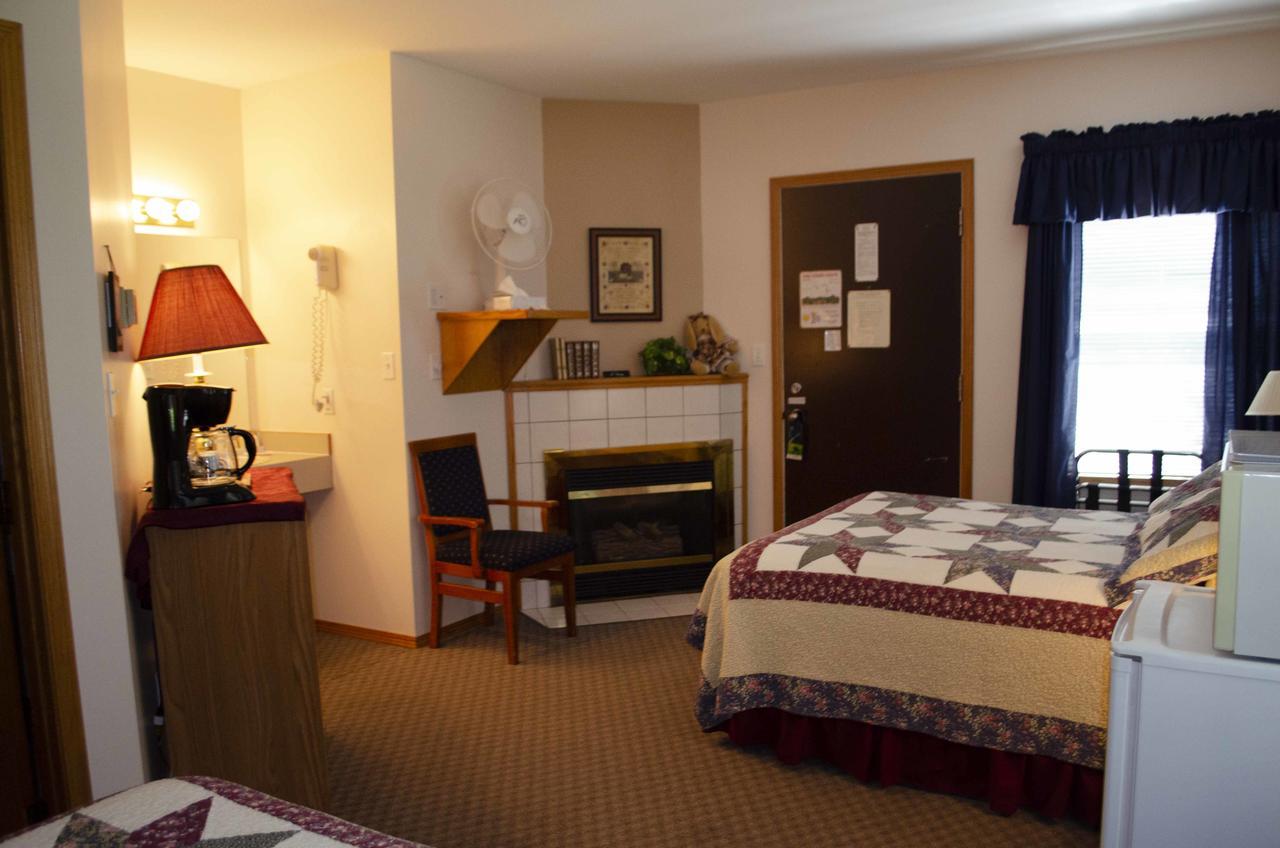 Crandell Mountain Lodge Waterton Park Buitenkant foto
