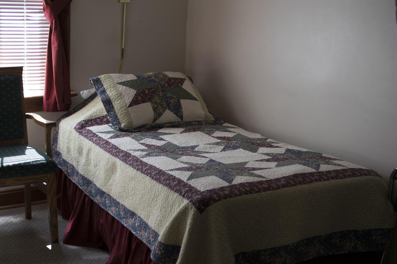 Crandell Mountain Lodge Waterton Park Buitenkant foto