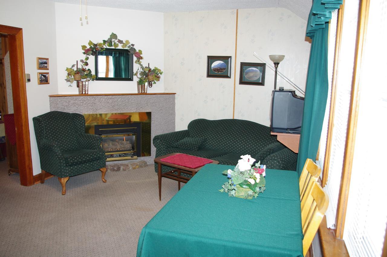 Crandell Mountain Lodge Waterton Park Buitenkant foto