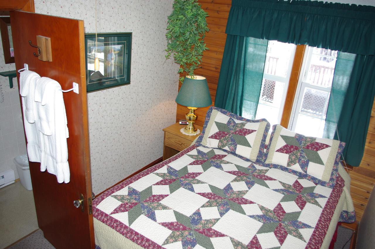Crandell Mountain Lodge Waterton Park Buitenkant foto