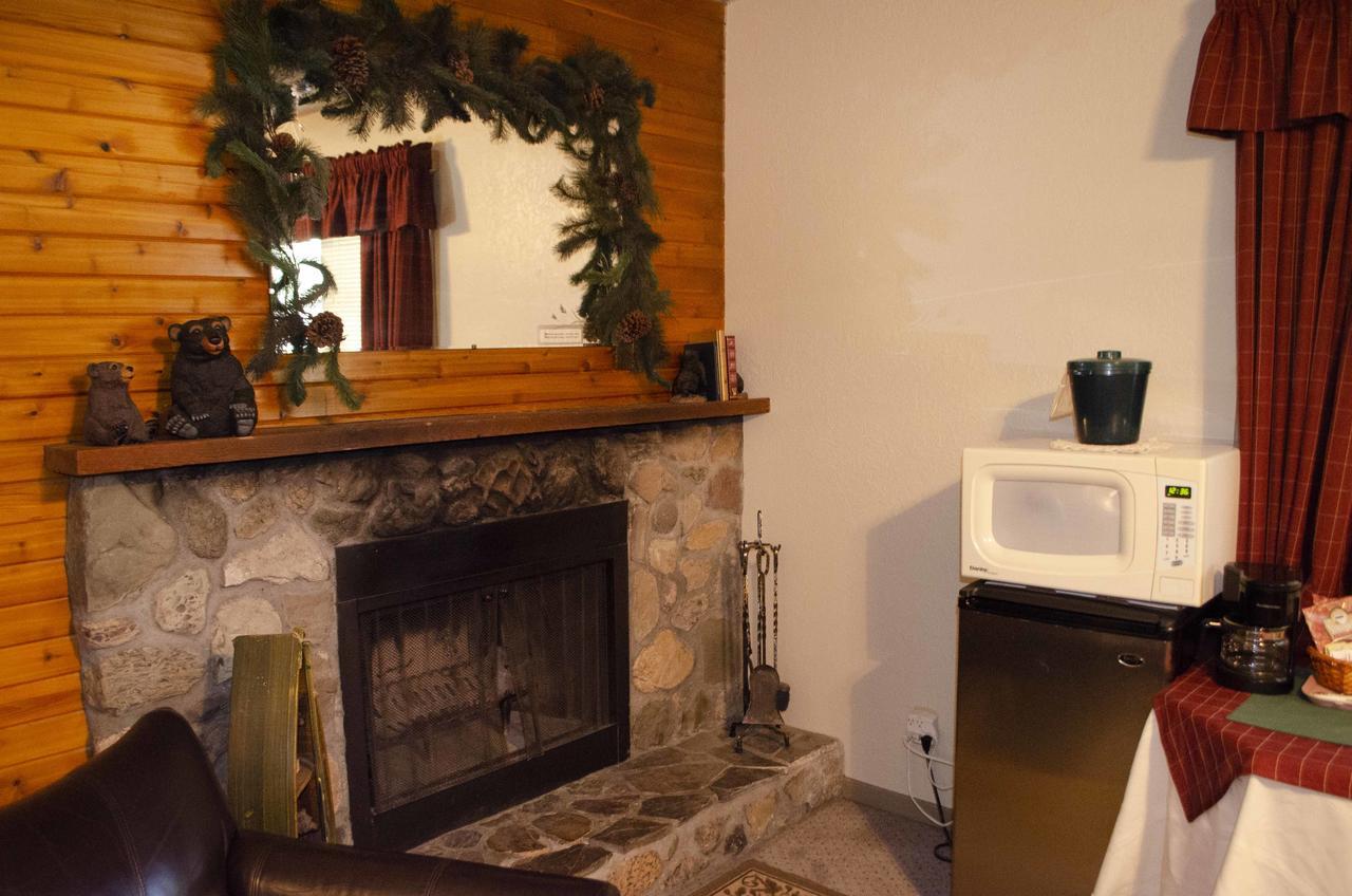 Crandell Mountain Lodge Waterton Park Buitenkant foto
