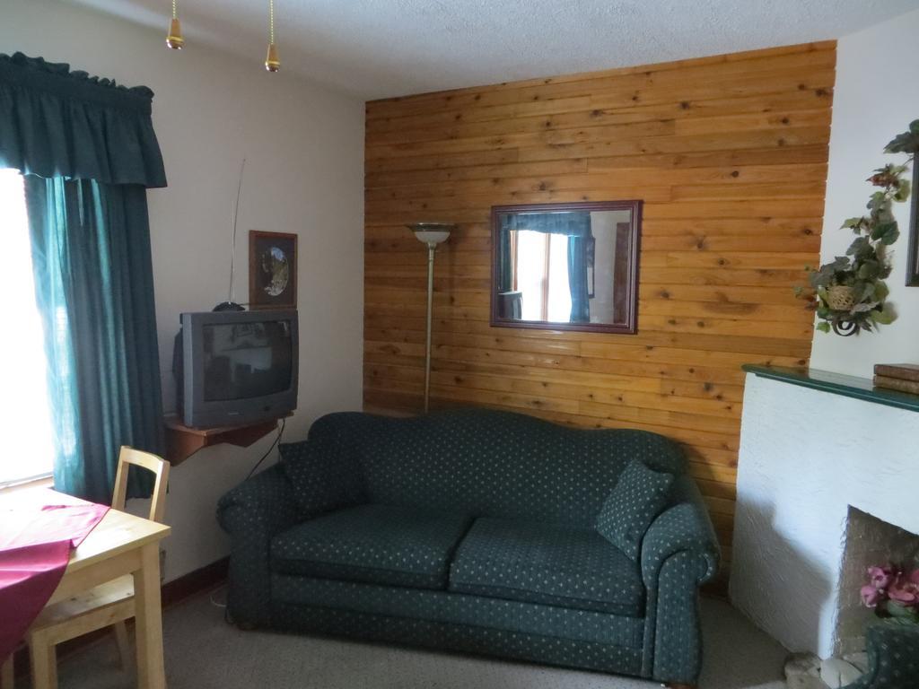 Crandell Mountain Lodge Waterton Park Buitenkant foto