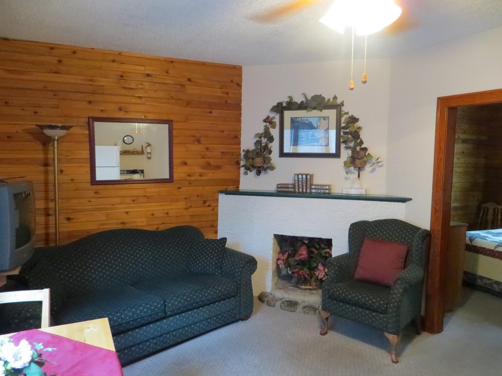 Crandell Mountain Lodge Waterton Park Buitenkant foto