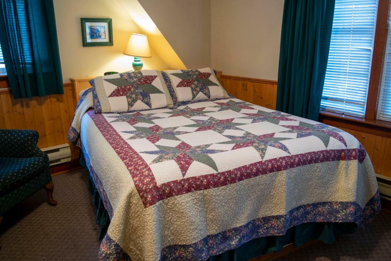 Crandell Mountain Lodge Waterton Park Buitenkant foto