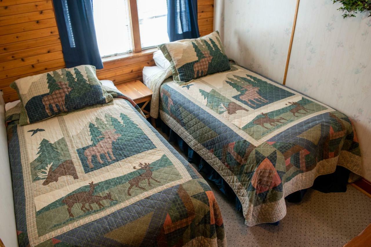Crandell Mountain Lodge Waterton Park Buitenkant foto