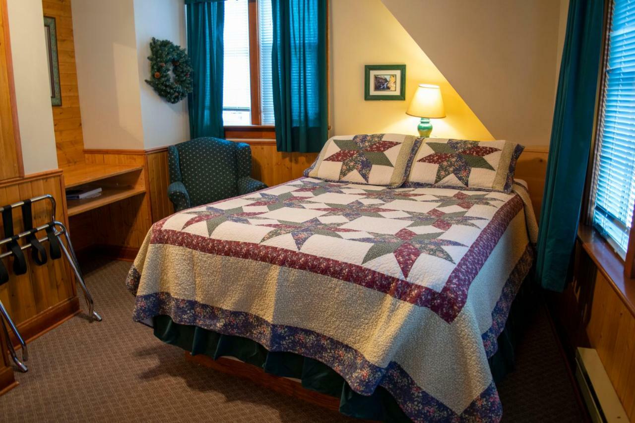 Crandell Mountain Lodge Waterton Park Buitenkant foto