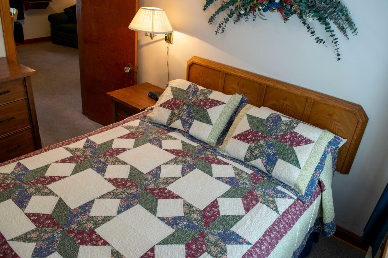 Crandell Mountain Lodge Waterton Park Buitenkant foto