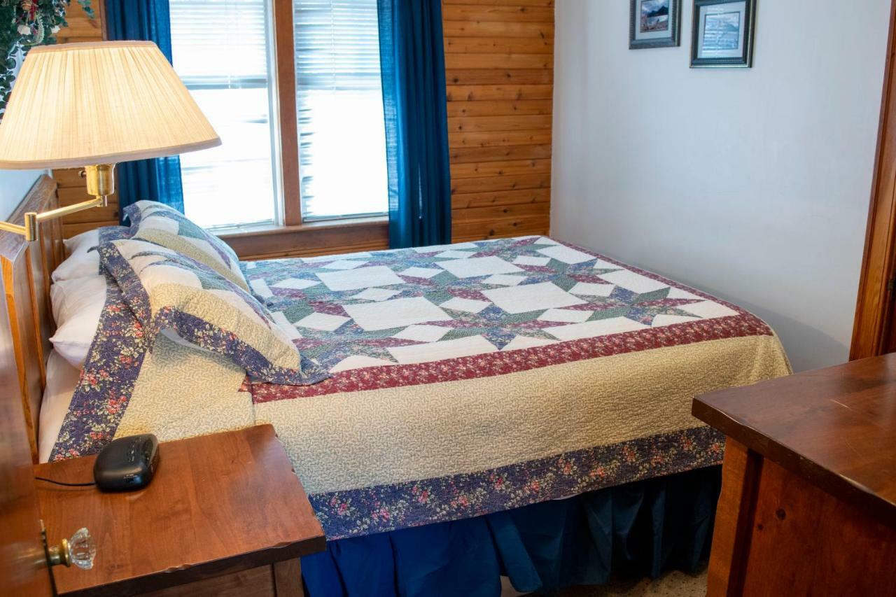 Crandell Mountain Lodge Waterton Park Buitenkant foto