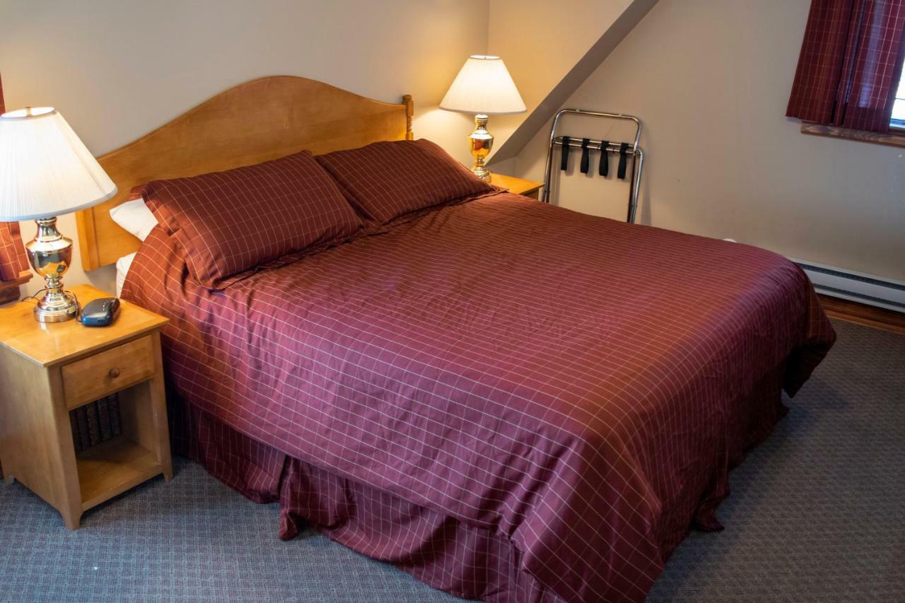 Crandell Mountain Lodge Waterton Park Buitenkant foto