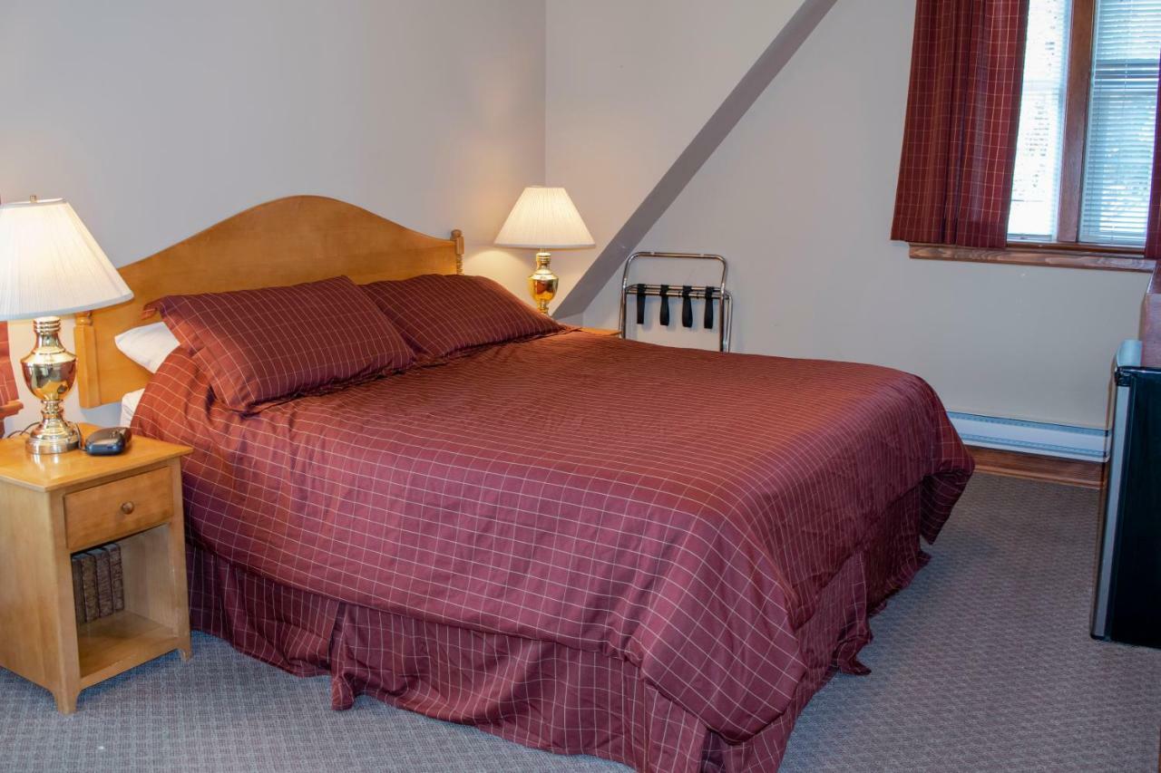 Crandell Mountain Lodge Waterton Park Buitenkant foto