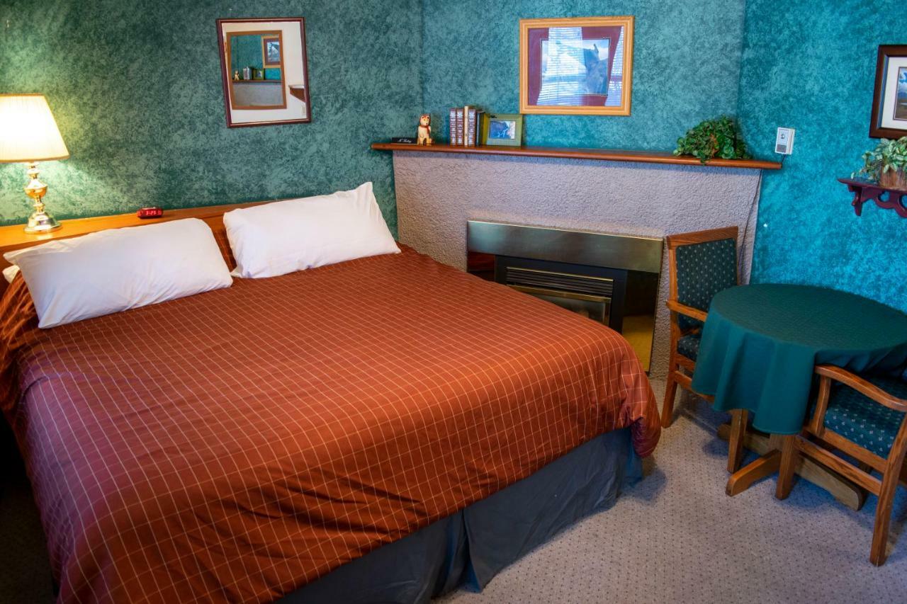 Crandell Mountain Lodge Waterton Park Buitenkant foto