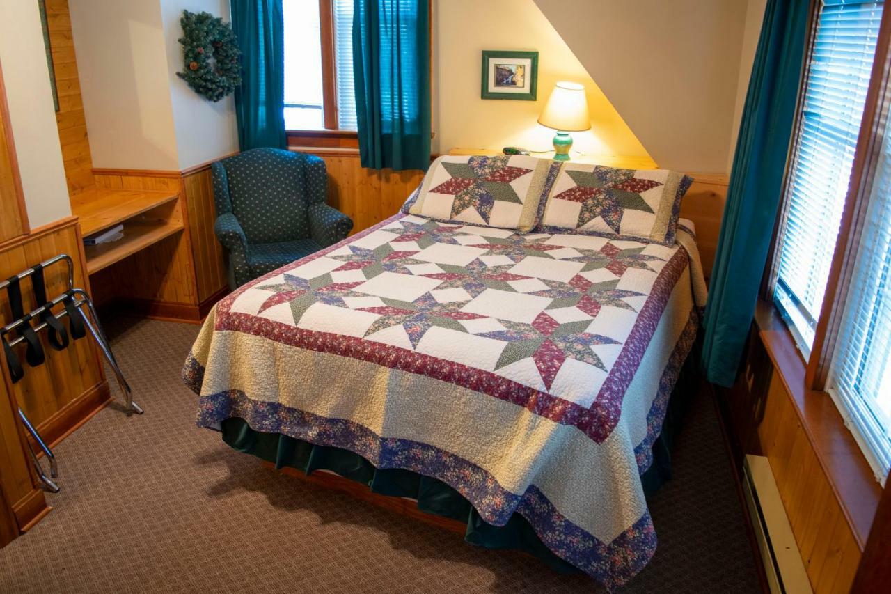 Crandell Mountain Lodge Waterton Park Buitenkant foto
