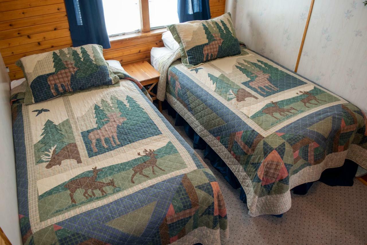Crandell Mountain Lodge Waterton Park Buitenkant foto
